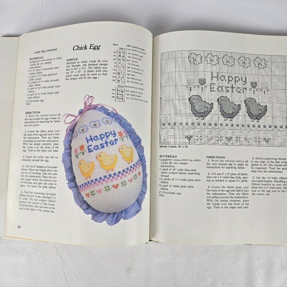 Holidays in Cross Stitch 1987 Hardback Book Patterns Color Listings Color Pics - Picture 2 of 10